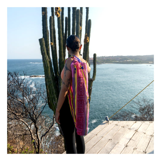 Bolsa para Mat de Yoga – Ligera, Práctica y con Impacto Social 💜